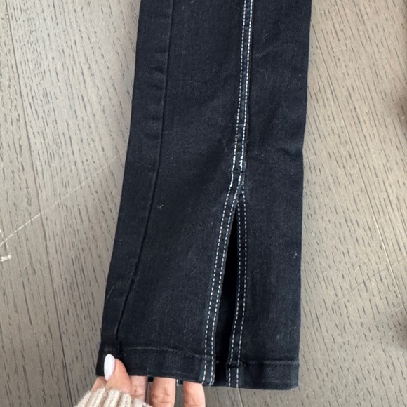 Black Zipper Detail Pants - Picture 2 of 3